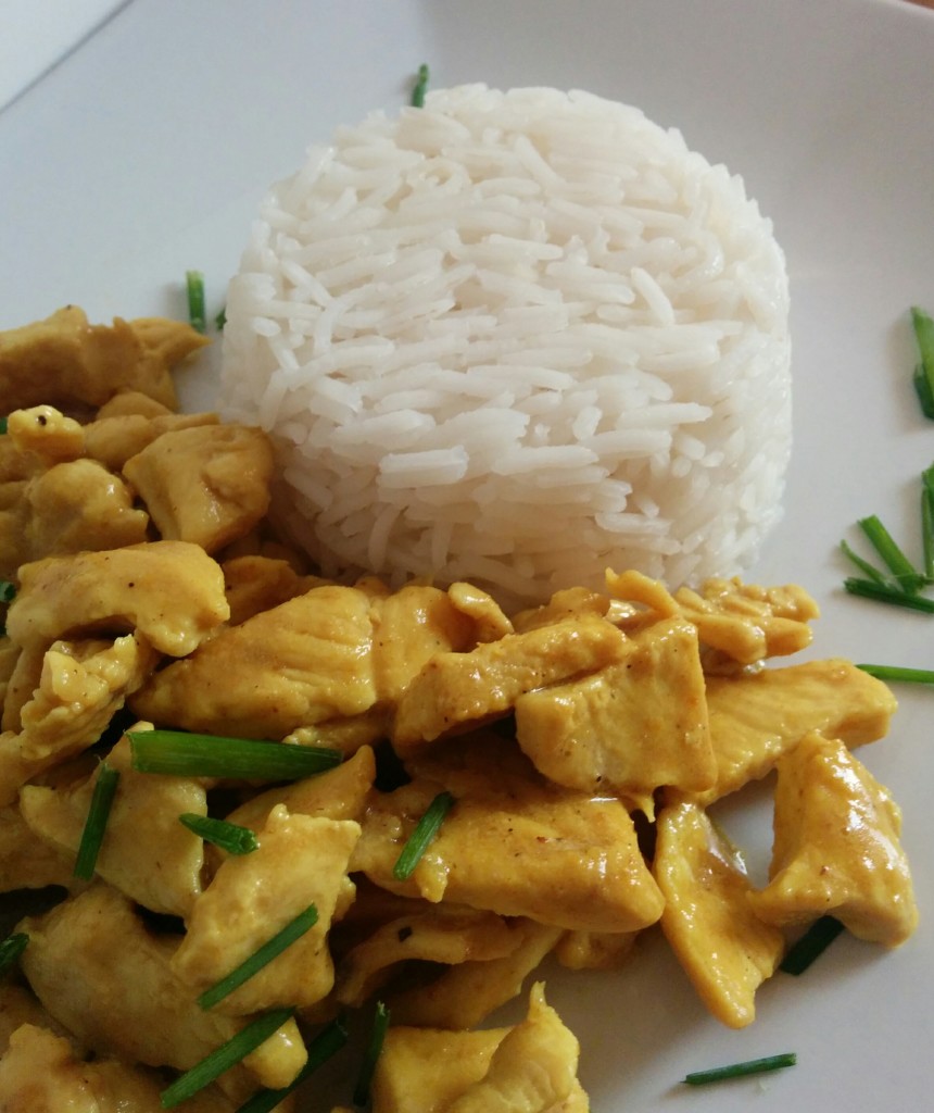 pollo al curry condito con il riso